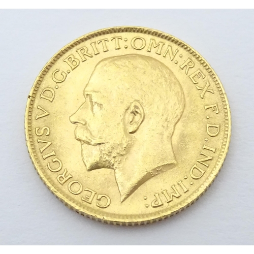 779 - Coin: A George V 1912 gold sovereign coin. Total weight approx. 8g