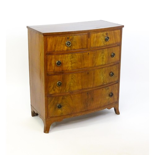 1377 - An early 20thC mahogany chest of drawers, comprising two shorts over three long graduated drawers wi... 