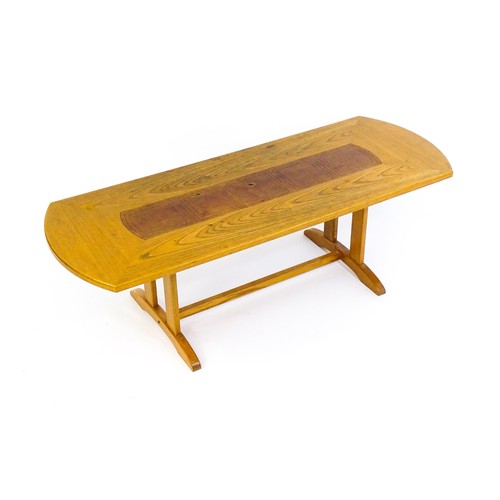 1461 - Vintage / Retro: An oak G-Plan coffee table with an inset leather top raised on rectangular supports... 