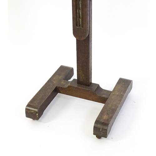 1851 - A 20thC oak artist's floor standing adjustable easel. Approx 67