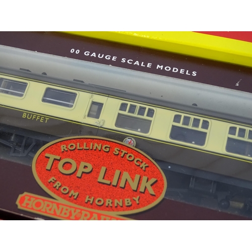 855 - Toys - Model Train / Railway Interest : A quantity of OO gauge Hornby scale model carriages / coache... 