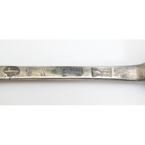 352 - An 18thC Hanoverian Britannia standard silver spoon. Approx 8