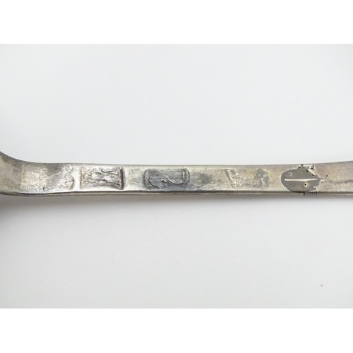 352 - An 18thC Hanoverian Britannia standard silver spoon. Approx 8