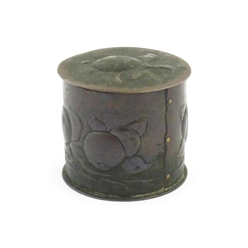 1004 - An Arts and crafts copper tea caddy with embossed fruit decoration. Marked Newlyn under. Approx. 4 1... 