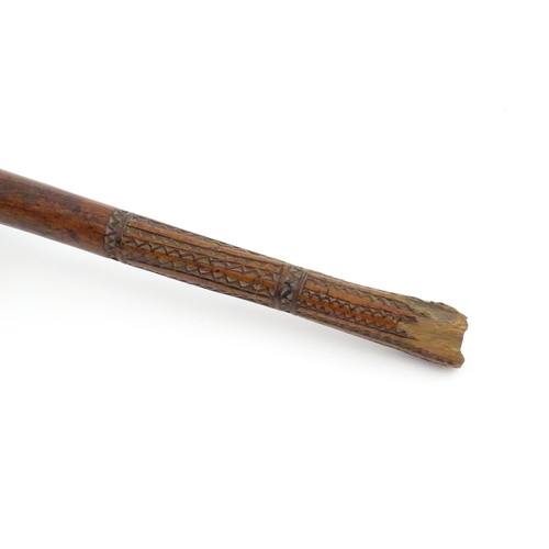 1074 - Ethnographic / Native / Tribal : A Fijian Ula Tavatava throwing club, with ribbed head and carved zi... 