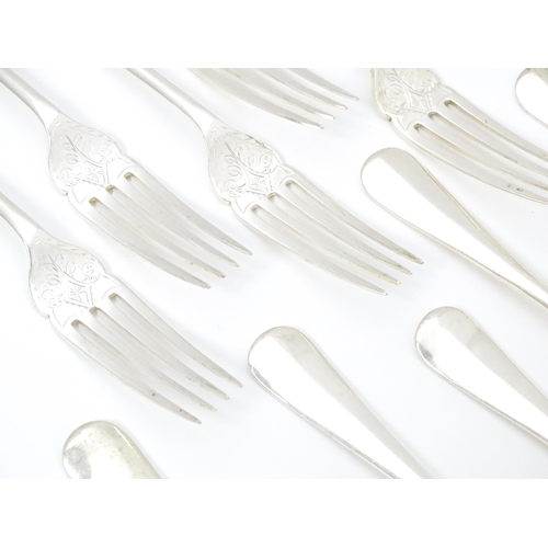 547 - A Victorian twelve place set of silver fish eats, comprising 12 knives and 12 forks, hallmarked Shef... 