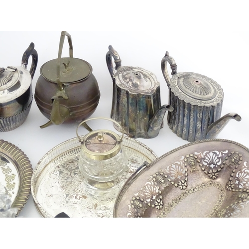 607 - A large quantity of assorted silver plated wares to include part tea set, toast rack, cased servers,... 