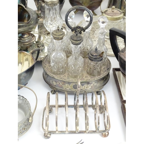 607 - A large quantity of assorted silver plated wares to include part tea set, toast rack, cased servers,... 