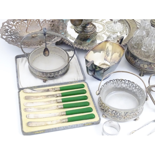 607 - A large quantity of assorted silver plated wares to include part tea set, toast rack, cased servers,... 