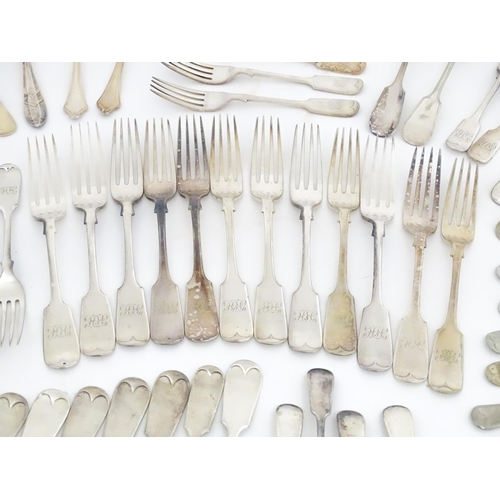 608 - A quantity of assorted silver plate flatware / cutlery include a berry spoon, salad servers etc