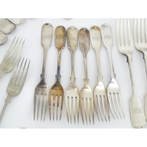 608 - A quantity of assorted silver plate flatware / cutlery include a berry spoon, salad servers etc