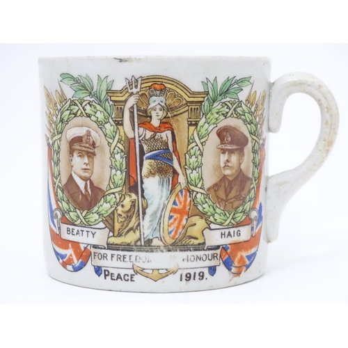 809 - Militaria: an early 20thC ceramic mug with First World War / WWI / World War 1 commemorative decorat... 