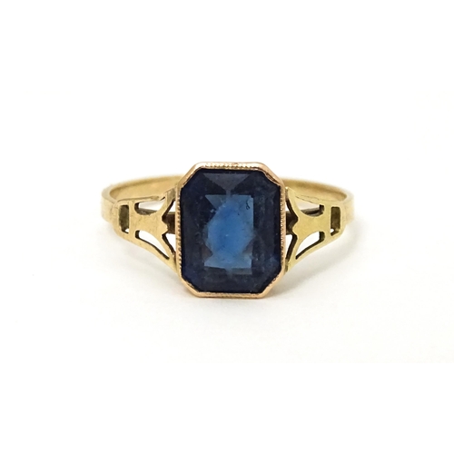 614 - An Art Deco 9ct rose gold ring set with central facet cut royal blue coloured stone. Ring size appro... 