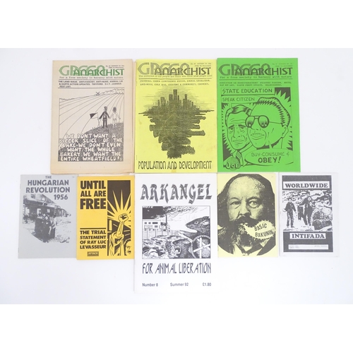 975 - Assorted 20thC magazines and pamphlets / booklets to include three editions of the ecological Green ... 