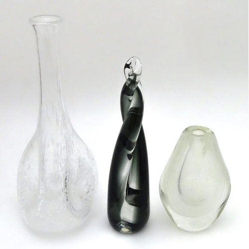 198 - Three items of studio / art glass, comprising a glass vase in the manner of Gunnel Nymen / Nuutajarv... 