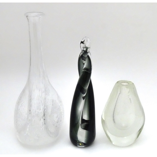 198 - Three items of studio / art glass, comprising a glass vase in the manner of Gunnel Nymen / Nuutajarv... 