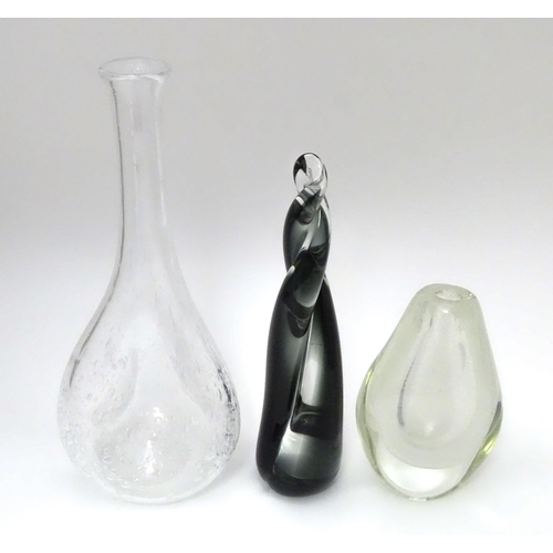 198 - Three items of studio / art glass, comprising a glass vase in the manner of Gunnel Nymen / Nuutajarv... 