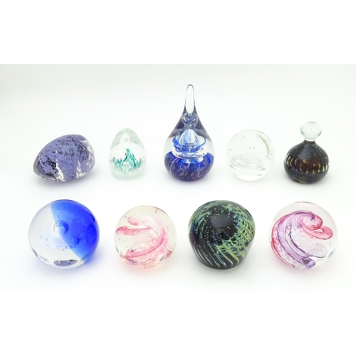 209 - Quantity of assorted paperweights to include examples by Caithness, Selkirk glass etc. (9)