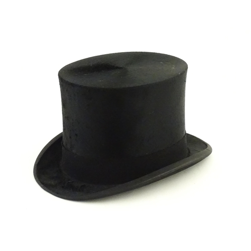 1271 - A boxed late 19th / early 20thC silk top hat by Tress, London, with City of London coat of arms to t... 