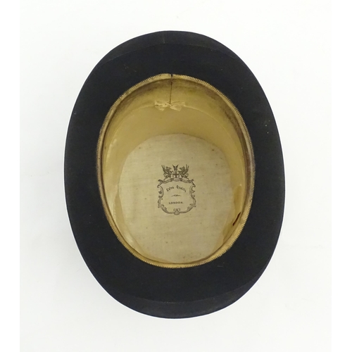 1271 - A boxed late 19th / early 20thC silk top hat by Tress, London, with City of London coat of arms to t... 