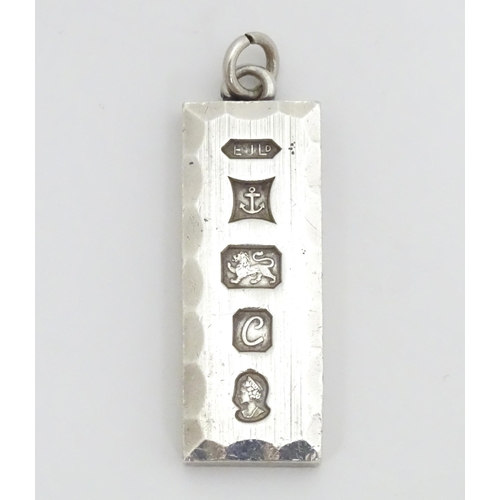 697 - A silver pendant of ingot form hallmarked Birmingham 1977 with Silver Jubilee mark. Approx. 1 7/8