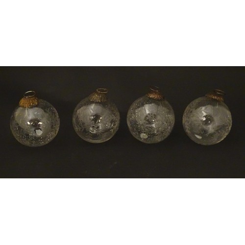 280 - Vintage Christmas decorations :  4 glass baubles with engraved snowflake decoration. Approx 3