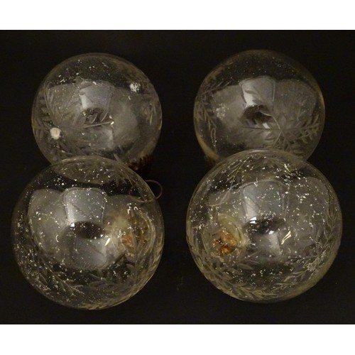 280 - Vintage Christmas decorations :  4 glass baubles with engraved snowflake decoration. Approx 3