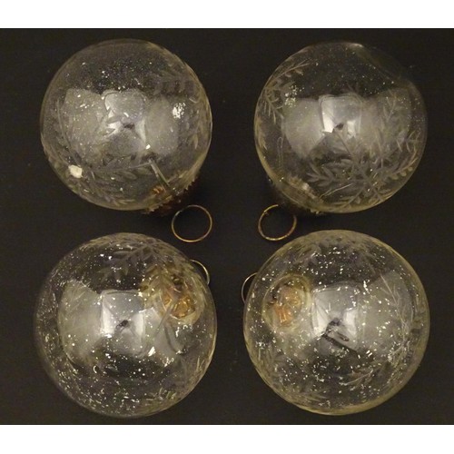 280 - Vintage Christmas decorations :  4 glass baubles with engraved snowflake decoration. Approx 3