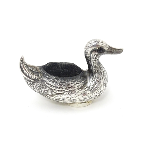 305 - A silver pin cushion formed as a duck. Approx. 2