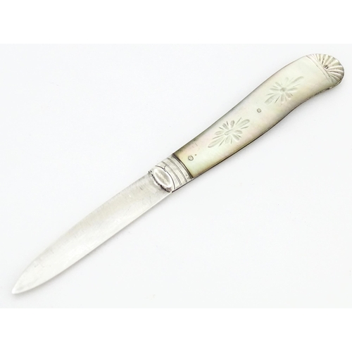 307 - A Victorian silver folding fruit knife with mother of pearl handle, hallmarked Sheffield 1871, maker... 