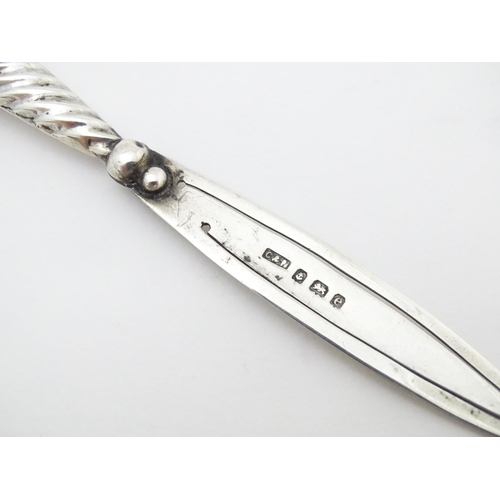 314 - A silver bookmark / paper clip hallmarked Birmingham 1904, maker Crisford & Norris. Approx. 3 1/2