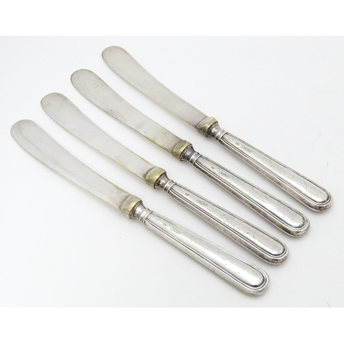 326 - Four silver butter / tea knives hallmarked Sheffield 1923, maker William Yates Ltd. Approx. 6 1/2