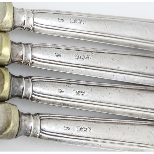 326 - Four silver butter / tea knives hallmarked Sheffield 1923, maker William Yates Ltd. Approx. 6 1/2