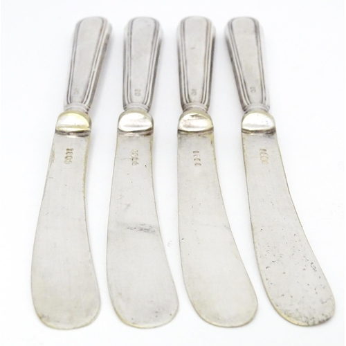 326 - Four silver butter / tea knives hallmarked Sheffield 1923, maker William Yates Ltd. Approx. 6 1/2