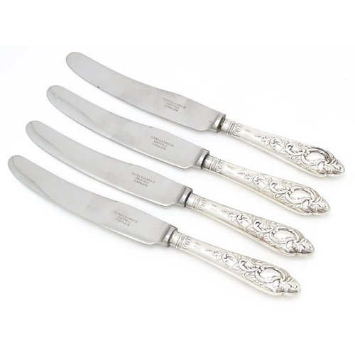 328 - Four silver handled butter / tea knives hallmarked Sheffield 1915, maker Robert Pringle & Sons. Appr... 