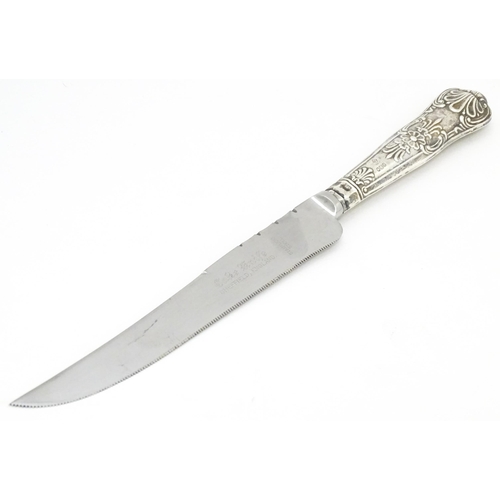 331 - A silver handled King's pattern cake knife, hallmarked Sheffield 1972, maker Harrison Brothers. Appr... 