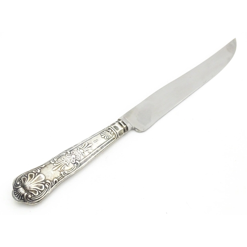 331 - A silver handled King's pattern cake knife, hallmarked Sheffield 1972, maker Harrison Brothers. Appr... 