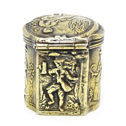 352 - A Continental gilt white metal peppermint box. Indistinctly marked. Approx. 1 1/4