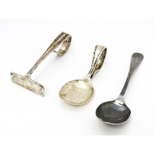 354 - Assorted items to include silver spoon and pusher hallmarked Birmingham 1940 & 50, three silver teas... 