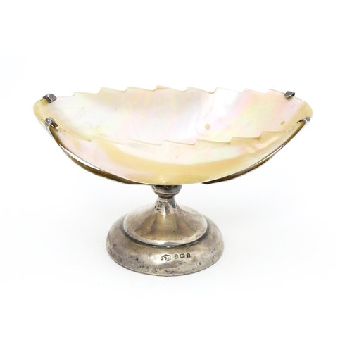 359 - A silver table salt with mother of pearl bowl, hallmarked Birmingham 1908, maker Arthur Joseph Mason... 