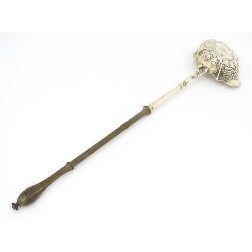 364 - A silver punch / toddy ladle hallmarked London 1746. Approx. 14