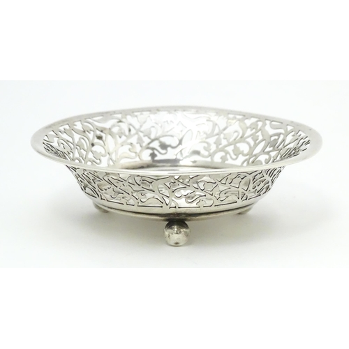 367 - A silver pin dish of circular form with open work detail, hallmarked Birmingham 1921 maker Gorham Ma... 