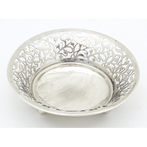 367 - A silver pin dish of circular form with open work detail, hallmarked Birmingham 1921 maker Gorham Ma... 