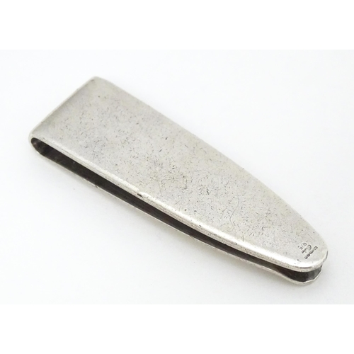 374 - A .925 silver money clip. Approx. 2 1/4