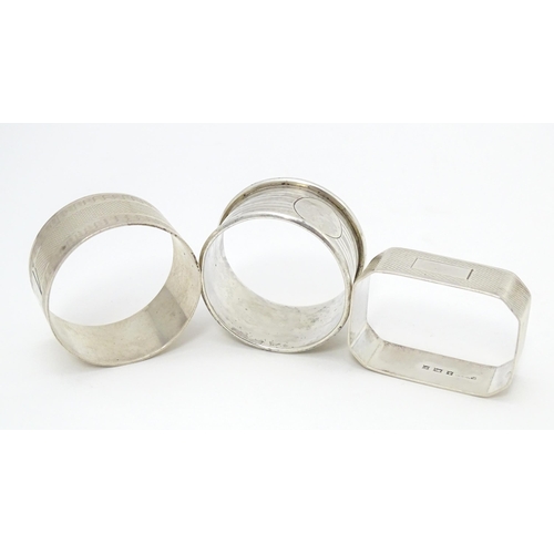 389 - Three assorted napkin rings with engine turned decoration. Hallmarked London 1940, Birmingham 1922 a... 