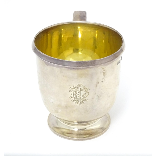 390 - A silver Christening mug with gilded interior. Hallmarked Birmingham 1915 maker Levi & Salaman 2 3/4... 