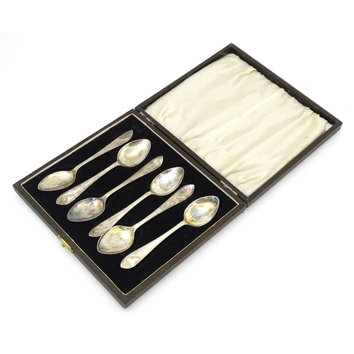 397 - A cased set of 6 Art Deco silver teaspoons hallmarked 1944 maker Walter Trickett & Co Ltd. cased. Th... 