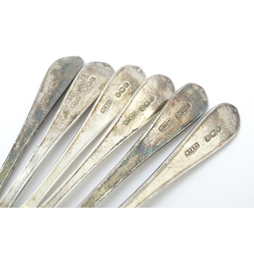 397 - A cased set of 6 Art Deco silver teaspoons hallmarked 1944 maker Walter Trickett & Co Ltd. cased. Th... 