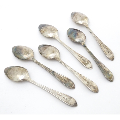 397 - A cased set of 6 Art Deco silver teaspoons hallmarked 1944 maker Walter Trickett & Co Ltd. cased. Th... 