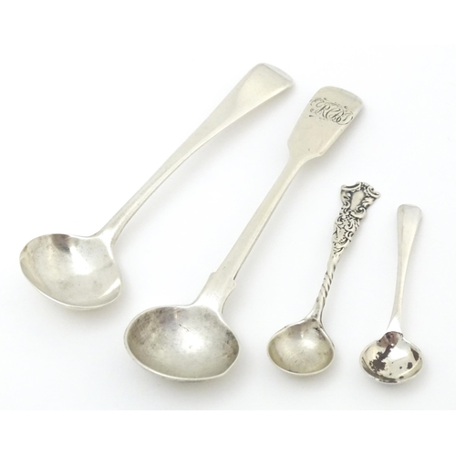 403 - Four assorted silver salt spoons to include one hallmarked London 1808, maker Robert Rutland, a Fidd... 